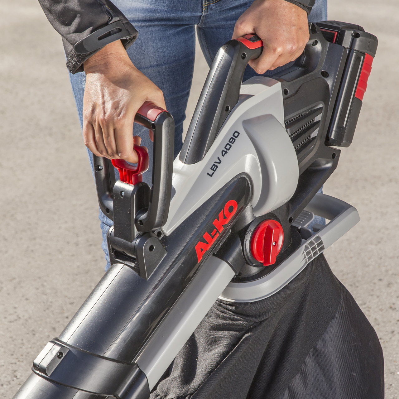 113662-battery-leaf-vacuum-cleaner-lbv-4090-webshop-mood-03_v4